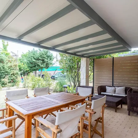 Land-sea Beach House Apartamento Polychrono